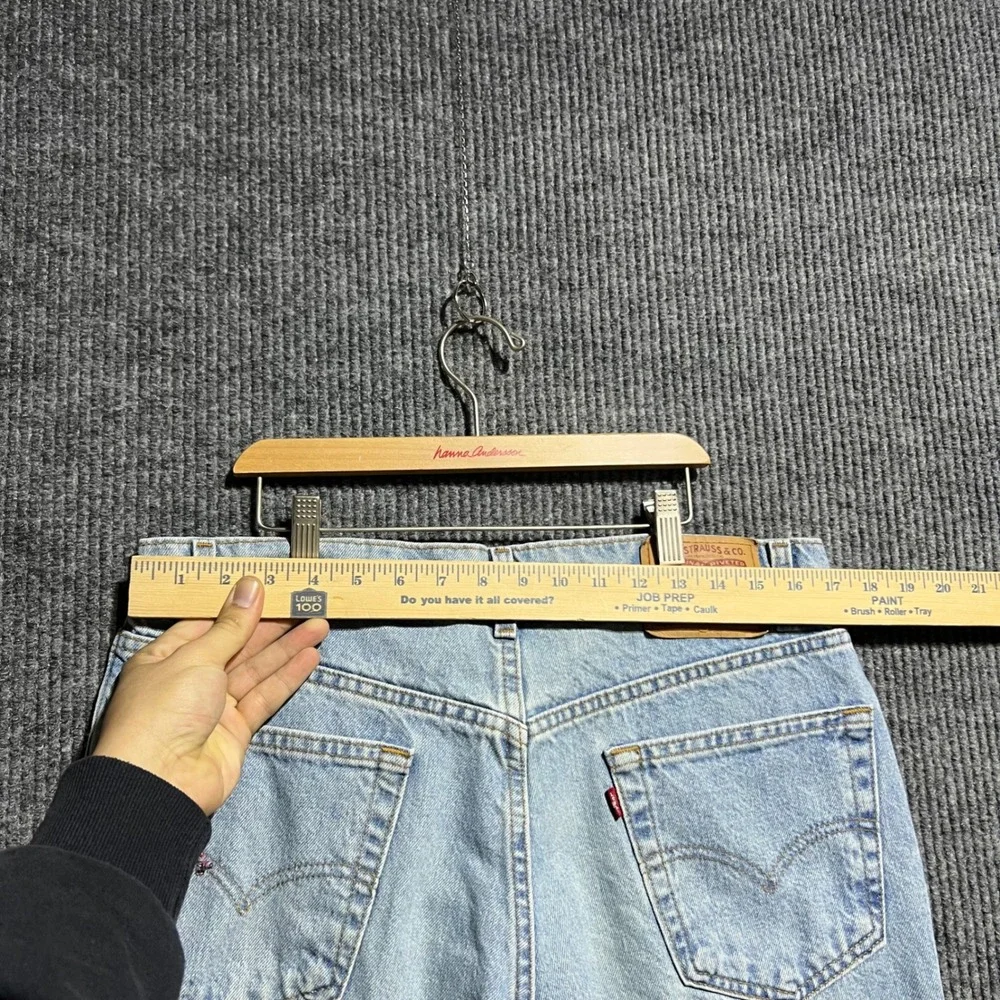 Vintage Levis 550 Jeans Mens 36x36 Light Wash Relaxed Fit Made in USA 90s Denim